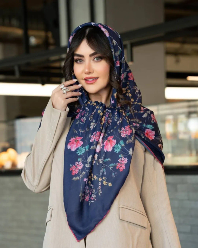 روسری نخی طرح گل درشت قواره ۱۴۰ دور دست دوز