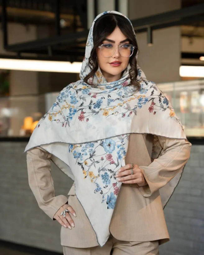 روسری نخی طرح گل درشت قواره ۱۴۰ دور دست دوز