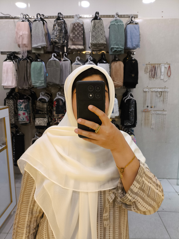 روسری نخی دنیز تک رنگ بدون طرح منگوله دار قواره ۱۴۰