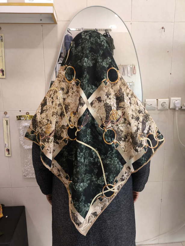 روسری حریر نخ مجلسی دور دست دوز قواره ۱۴۰ برند سیمارو