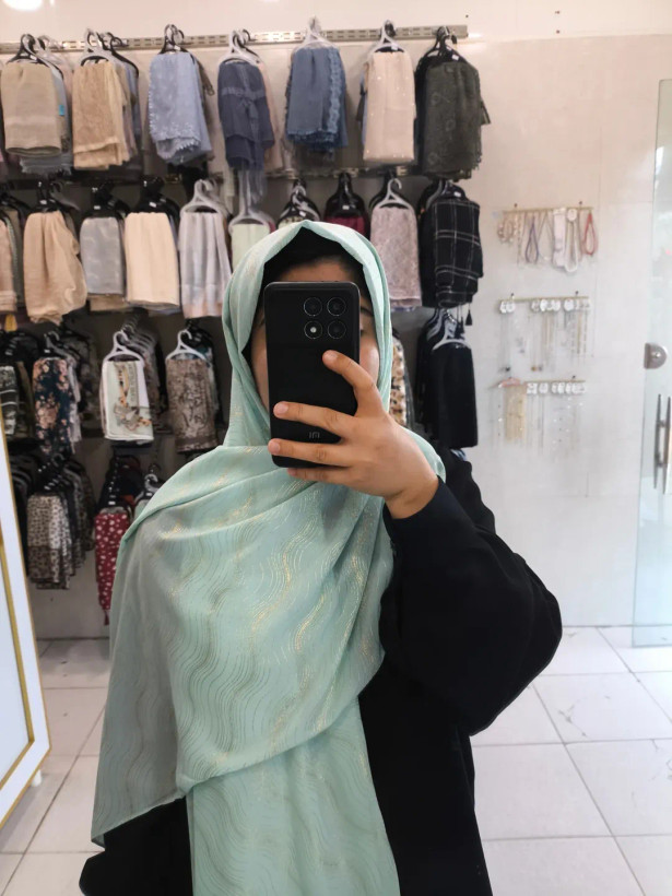 شال حریر شاین طرح موج طلا کوب وارداتی چهار گوش مروارید دار