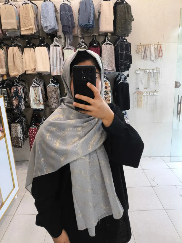 شال حریر شاین طرح موج طلا کوب وارداتی چهار گوش مروارید دار