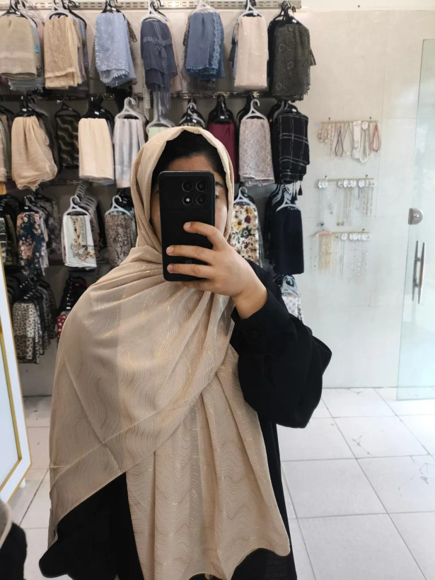 شال حریر شاین طرح موج طلا کوب وارداتی چهار گوش مروارید دار