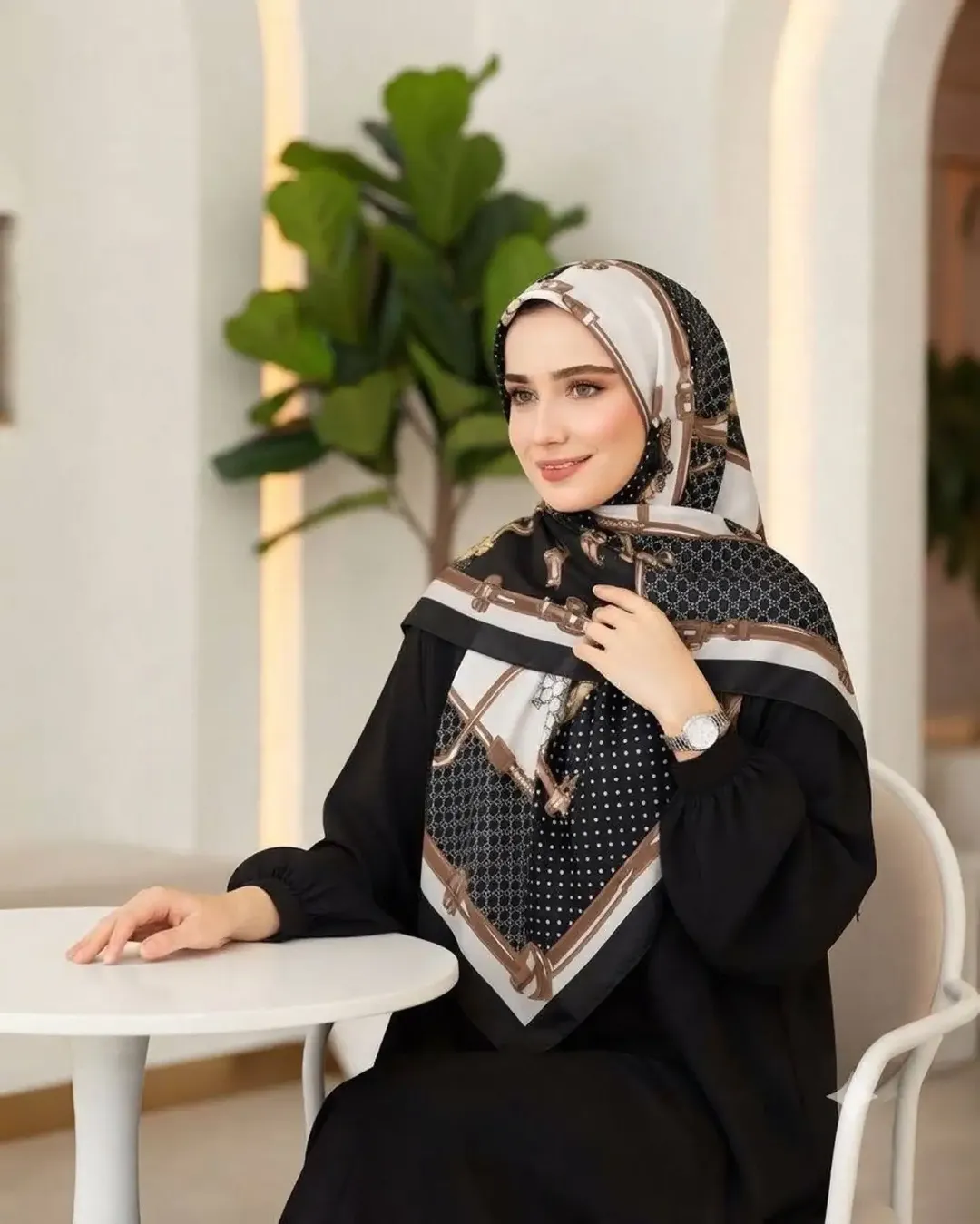 روسری حریر مجلسی طرحدار گوچی قواره ۱۲۰